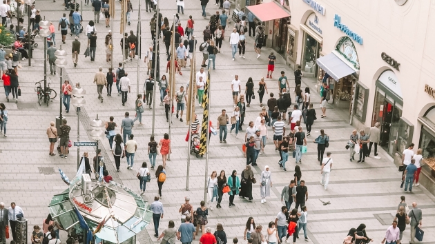 Stationärer Handel zwischen Expansion und Filialabbau - Quelle: Jan Antonin Kolar/Unsplash